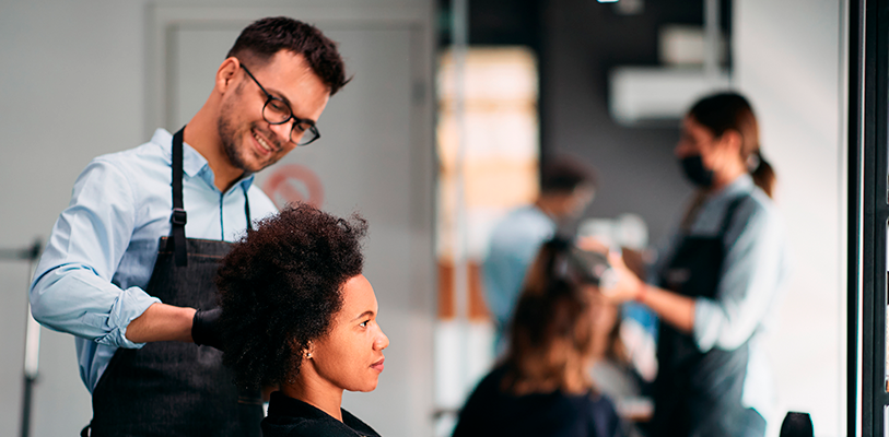 Guía Completa: Cómo Realizar un Diagnóstico Capilar Efectivo y Preventivo en el Salón de Belleza